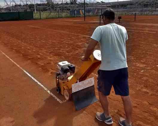 Regeneración de cancha en curso